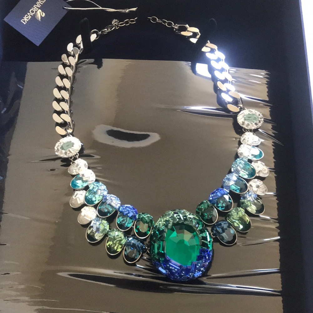 Brand new Rare Swarovski green blue necklace.❤️